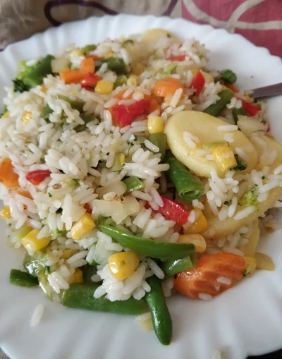 janusz_pol - Mój dzisiejszy obiad od matki warzywa na patelni Mroźna Kraina+ryż z Bie...