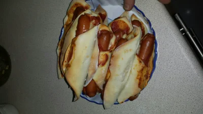 ousiek - #gotujzwykopem #gotujzmikroblogiem #foodporn
hotdogi w cieście drożdżowym z ...