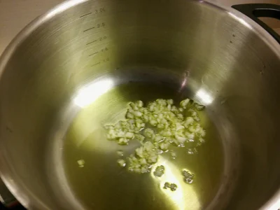 Czerwona_zaraza - nie ma lepszego zapachu niz czosnek smażony na oliwie

#gotowanie