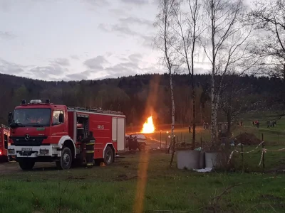 Smoua - Stan na 19:50 Pali się dalej dość mocno i w pobliżu wyczuwalny zapach ropy. W...