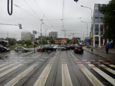 Damasweger - I tak to się jeździ po tym Wrocławiu. Ale to tramwajarze źliiii, bo blok...