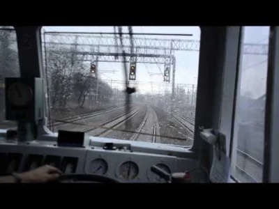 niemiec - Krótki przejazd lokomotywą EU07 przez Trójmiasto w deszczu. Widok zza plecó...