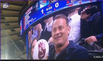 irastaman - Tom Hanks z ziomeczkiem na meczu 
#tomhanks #wilson #nhl #pdk