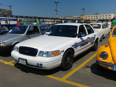 KryptaVHS - Policyjny Ford Crown podczas Galerii Bryk. Jedno z fajniejszych aut podcz...