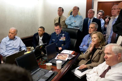 maluminse - Osama w situation room w White House kiedy 1/2 V łapano żywego Obamę w Ab...