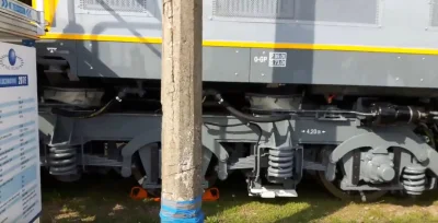 bisu - @bisu: ktoś dodał film lokomotywy 207E Trako i zrobiłem zrzut kadru z wózkami ...