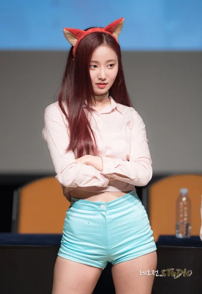 XKHYCCB2dX - #yeonwoo #momoland 
#koreanka