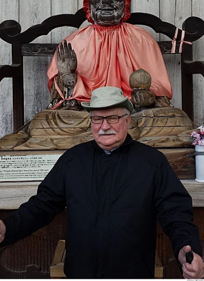 Danonki - Ostatnio Lech Wałęsa pochwalił się zdjęciami ze złotej łazienki w Zjednoczo...