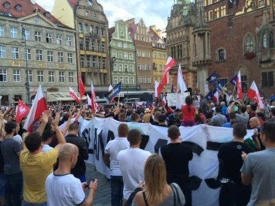 megalol - Spalili flagę UE. Props! #wroclaw #manifestacja #imigranci #korwin