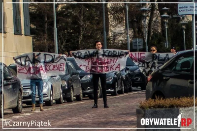 Andreth - Dzisiaj na chodniku przed gmachem Sejmu. Straż marszałkowska usunęła siłą, ...