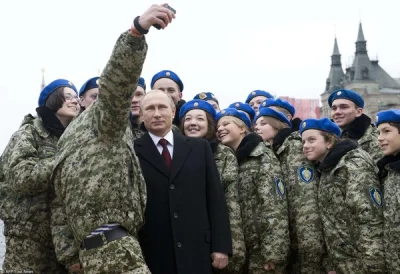 Josiah - Lepsze ujęcie (⌐ ͡■ ͜ʖ ͡■)
A tak w ogóle to czym rożni się selfie z Putinem...