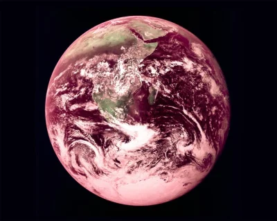 Zatwardzenie - @DeKretyn: co powiesz na moje zdjęcie Ziemi? Dokładnie widać, że jest ...