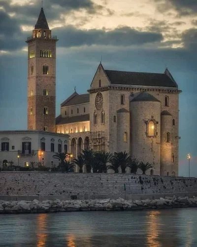 Castellano - Katedra w Trani. Włochy
#fotografia #wlochy #cityporn #castellanoconten...
