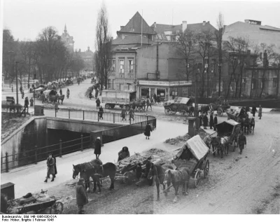 siwymaka - Niemieccy mieszkańcy opuszczają Gdańsk, przed wejściem do miasta Armii Cze...