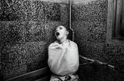 wolfisko - Przerażające zdjęcia wykonane w Serbskim szpitalu psychiatrycznym... Na "z...