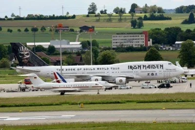 donpokemon - Lotnisko w Zurychu. Trzy samoloty, jeden Angeli Merkel, drugi Fransois H...