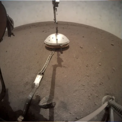 sznaps82 - Osłona termiczna położona na instrumencie SEIS lądownika InSight 2 lutego ...