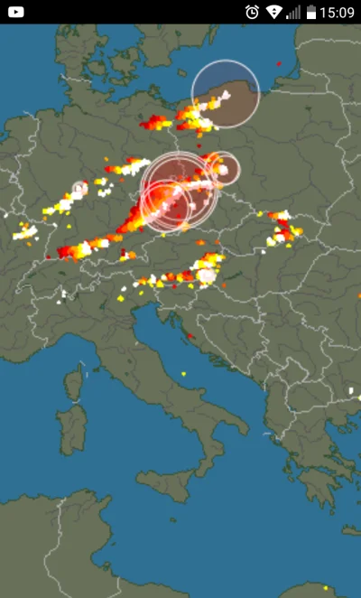 Zielonkamimowoli - Burze nad Europą stan na godzie 15. Szykuje się ciekawe popołudnie...