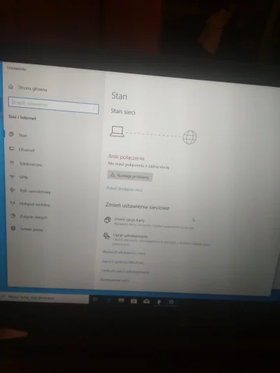 Fobiczek - Panowie, zainstalowałem Windowsa 10 i mój laptop w ogóle nie widzi WiFi, j...