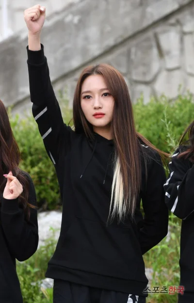 XKHYCCB2dX - #siyeon #dreamcatcher 
#koreanka