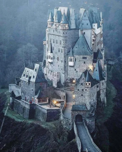 Castellano - Zamek Eltz w Wierschem, Niemcy
foto: Fedja Salihbasic
#fotografia #zam...