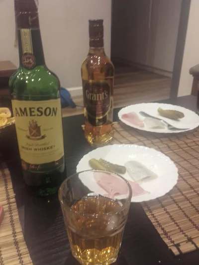 karmaisabitch - Tak sie pije po polsku
#pijzwykopem #whisky #janusze