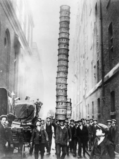 myrmekochoria - Ludzie niosący "dobra" do Covent Garden, Anglia 1930.

Galeria

#...