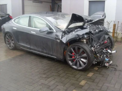 Merode - A tak wyglada Tesla po wypadku 

#Tesla #teslamotors #samochody #ciekawost...