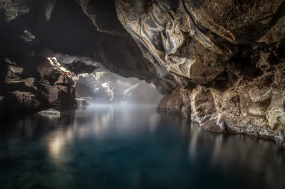 ColdMary6100 - Jaskinia Grjótagjá położona w pobliżu jeziora Mývatn, Islandia
#earth...