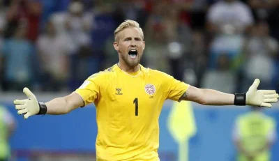 Clermont - Schmeichel przypomina takiego typowego szkolnego łobuza i gamonia, który s...