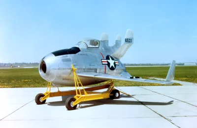 camar0 - @stahs: a słyszałeś o tym myśliwcu? XF-85 miał latać pod B-29 a w razie zagr...