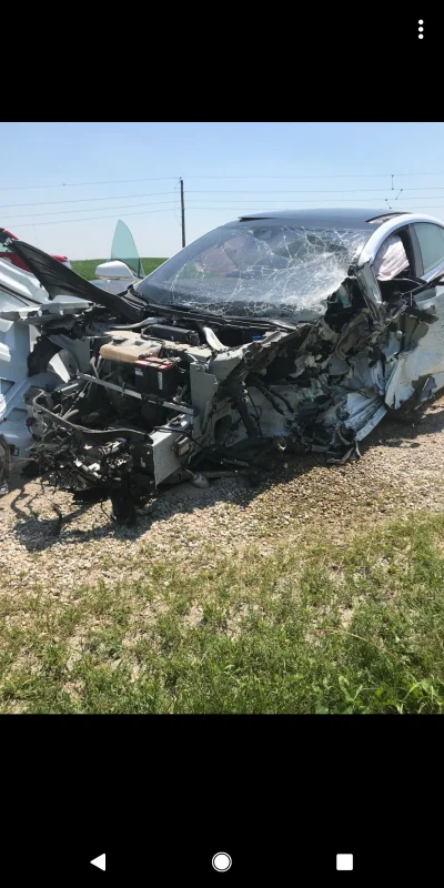 anon-anon - USA, kierowca Hondy HR-V wyprzedzał i wbił się czołowo w Teslę Model S. N...