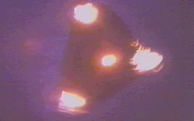 FlaszGordon - Czyli "Belgijskie UFO" obserwowane w latach 90tych miało ziemskie pocho...