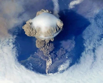 F.....x - #kosmos #fotografia #natura Erupcja wulkaniczna z kosmosu!