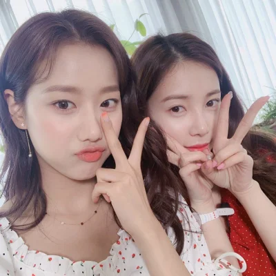 XKHYCCB2dX - #naeun #chaekyung #april
#koreanka