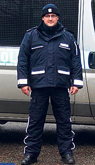 piciuuuu - @elmo141: Nie żeby mundury polskich policjantów były jakieś super lepsze
