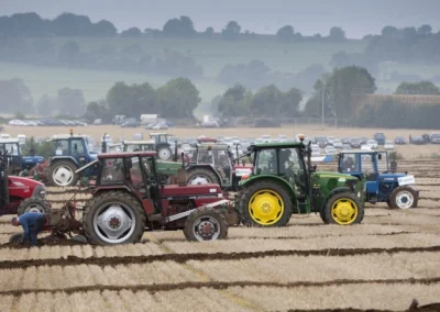 m.....q - Takie rzeczy to (chyba) tylko w #irlandia - National Ploughing Championship...