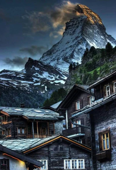 moooka - Widok na szwajcarską stronę szczytu Matterhorn w Alpach.



#fotografia #gor...