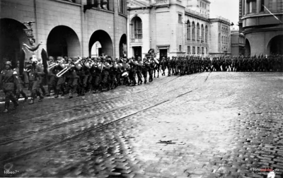 Ex3 - Bydgoszcz 1940, święto wermachtu. W tle widoczny nieistniejący już dziś teatr m...