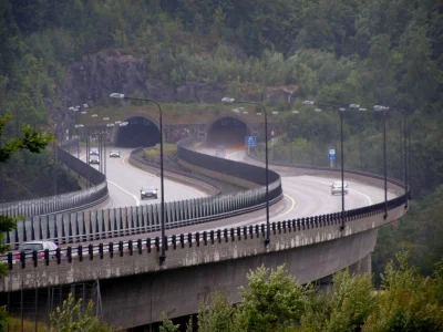 lavinka - To ja może wrzucę typową szeroką norweską drogę. Spróbujcie rozpędzić się d...