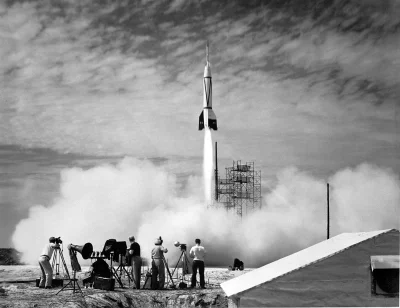 d.....4 - Start pierwszej rakiety w Cape Canaveral o nazwie Bumper 2 w lipcu 1950 rok...