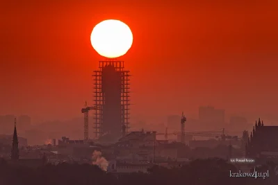 Cymerek - Wschodzące Słońce ponad krakowskim Szkieletorem 

http://krakow4u.pl/foto...