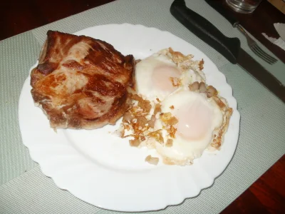 anonymous_derp - Dzisiejsza kolacja: Smażona karkówka, skwarki, cztery jajka sadzone,...