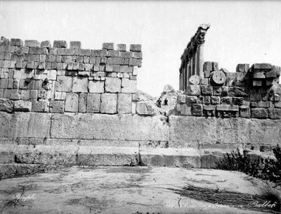 OdbytkozeZwieracza - W Baalbek, w Świątyni Jowisza, znajdują się trzy kamienie o wadz...