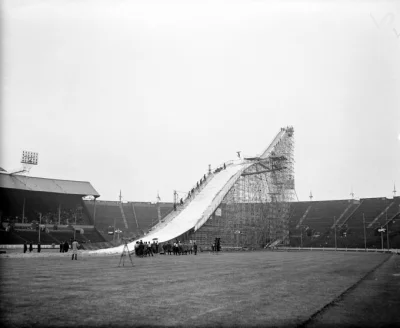Fizyk_kwantowy - W 1961 roku potężna, drewniana skoczna stanęła na Stadionie Wembley ...