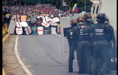 stahs - Shield Wall!
- stara taktyka wiecznie żywa...a pod linkiem obrazkowe streszc...