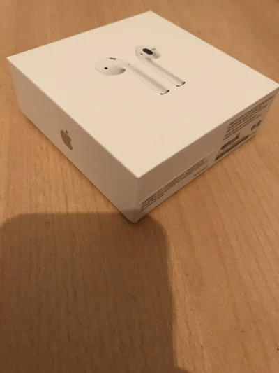 EliotAlderson - Otrzymałem komplet AirPods #apple. Niestety, bez folii. W związku z t...