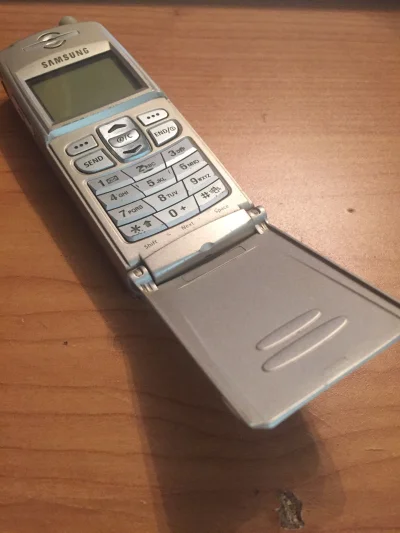 laggeros - Mój pierwszy telefon, 4 klasa podstawówki chyba.

#pokaztelefon #nostalgia...