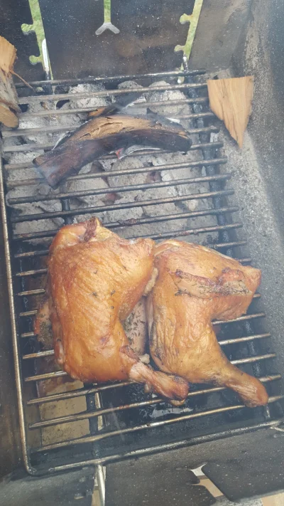 zdenek1212 - #grill#grill #gotujzwykopem

Taki kurczak wędzonypieczony z grilla na ob...