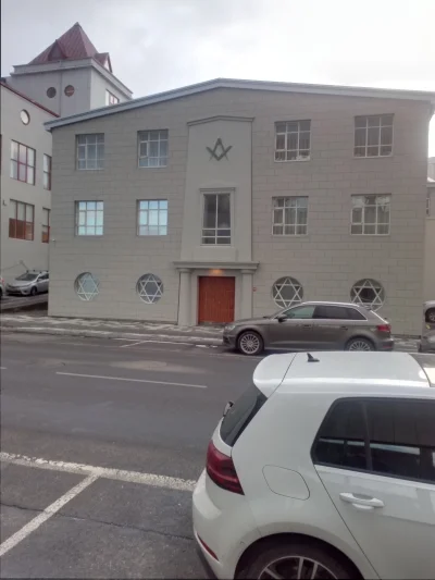 nickszalinski - Specyficznie wyglądający budynek w Reykjaviku w tej samej dzielnicy c...